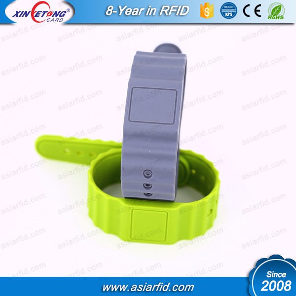 EM4305 Re-writable ISO7815 LF RFID Wristbands in Access Control Card